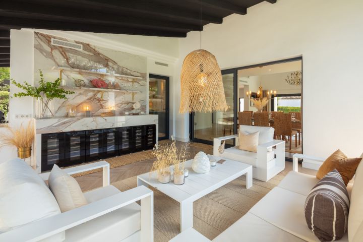 Villa Hibisco - Stylish Contemporary Property in a Gated Community