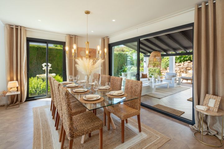 Villa Hibisco - Stylish Contemporary Property in a Gated Community