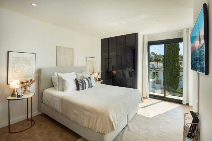Villa Hibisco - Stylish Contemporary Property in a Gated Community