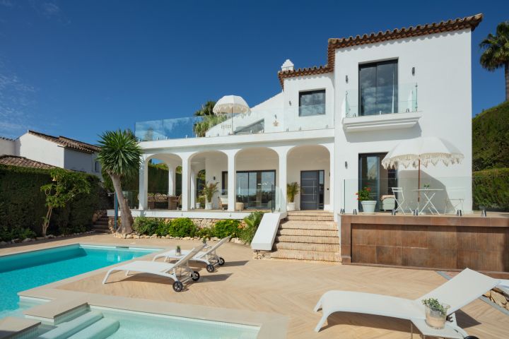 Villa Hibisco - Stylish Contemporary Property in a Gated Community