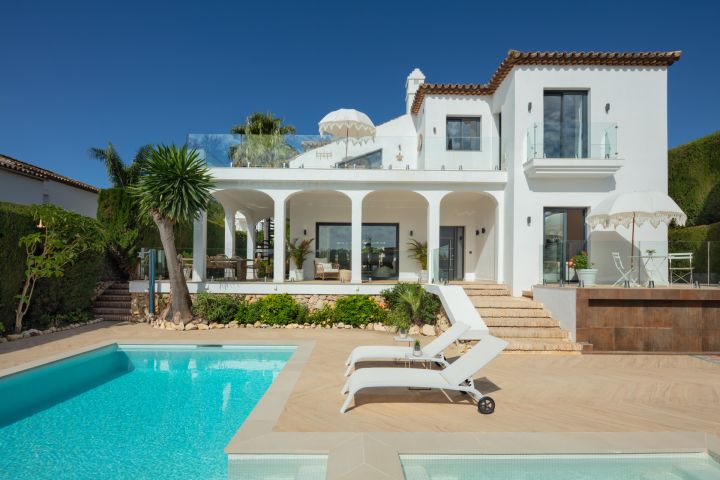 Villa Hibisco - Stylish Contemporary Property in a Gated Community