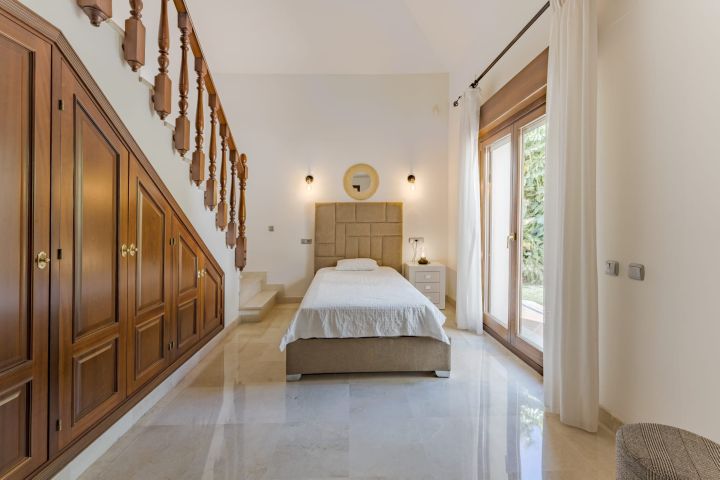 Villa de style classique située au cœur de la vallée du golf - Charmante villa avec finitions haut de gamme à Nueva Andalucía