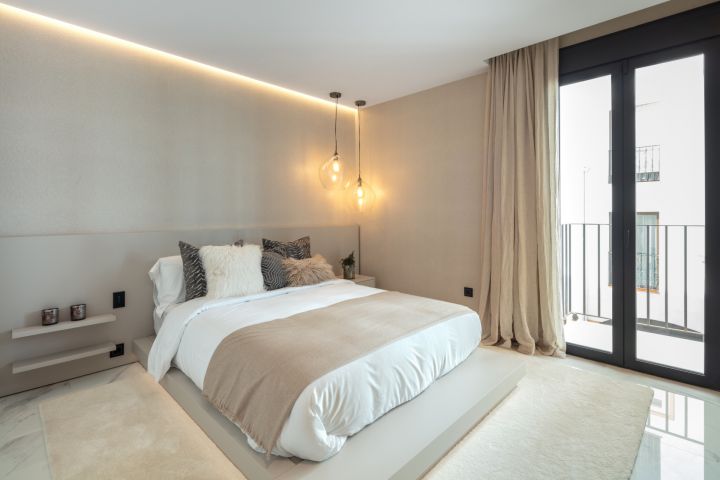 Banus 1 - Stylish Home with Marina Views