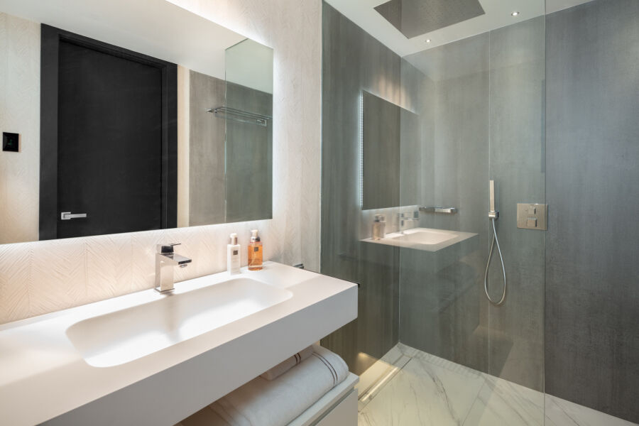 Banus 1 - Stylish Home with Marina Views