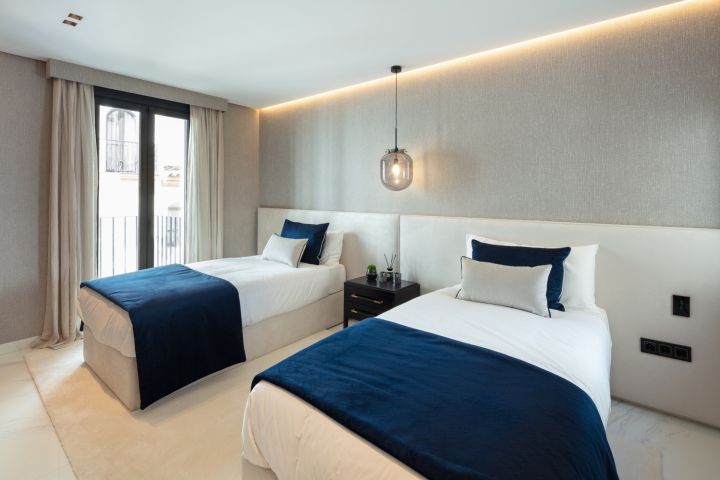 Banus 1 - Stylish Home with Marina Views
