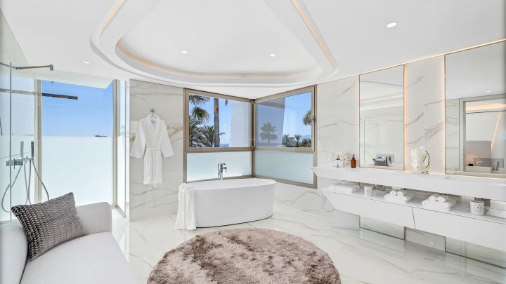 Villa Saphire - Architectural Masterpiece in Los Monteros