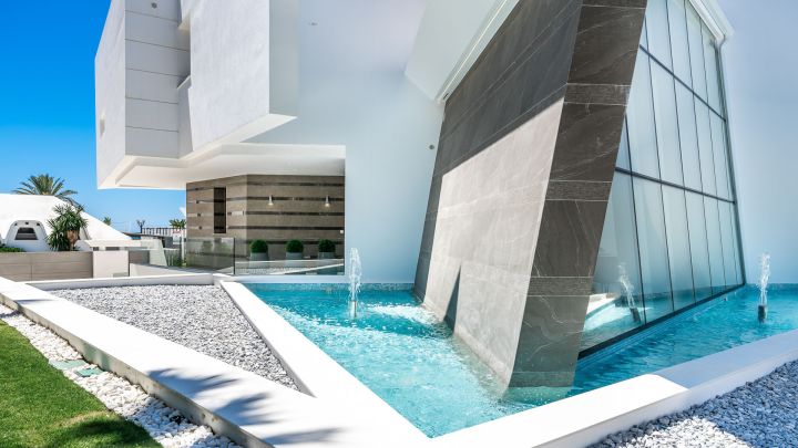 Villa Saphire - Architectural Masterpiece in Los Monteros
