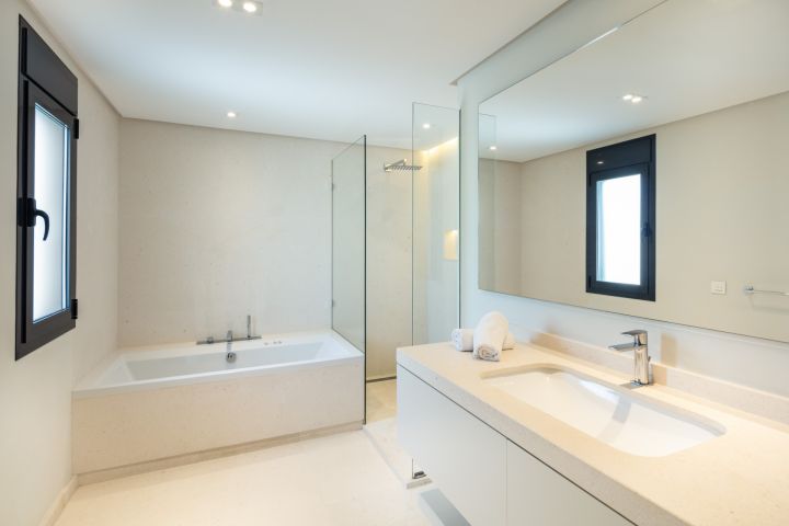 Auriga 9 - Impressive Luxury Home with Panoramic Views in Nueva Andalucia