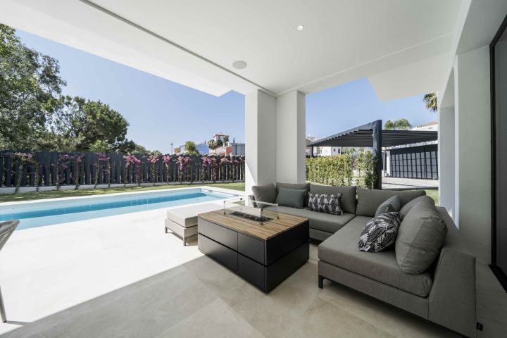 Exclusiva Villa de Lujo en El Campanario Golf – Oportunidad de Inversión Única - Villa exclusiva en urbanización privada en Estepona