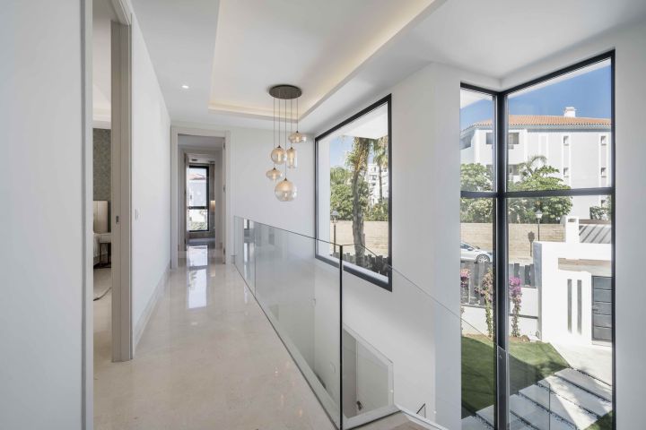 Exclusiva Villa de Lujo en El Campanario Golf – Oportunidad de Inversión Única - Villa exclusiva en urbanización privada en Estepona