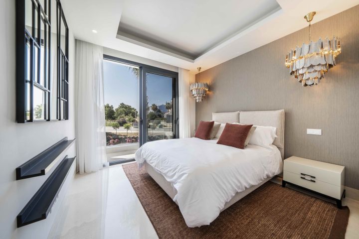 Exclusiva Villa de Lujo en El Campanario Golf – Oportunidad de Inversión Única - Villa exclusiva en urbanización privada en Estepona