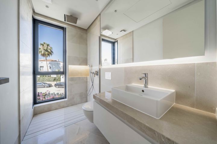Exclusiva Villa de Lujo en El Campanario Golf – Oportunidad de Inversión Única - Villa exclusiva en urbanización privada en Estepona