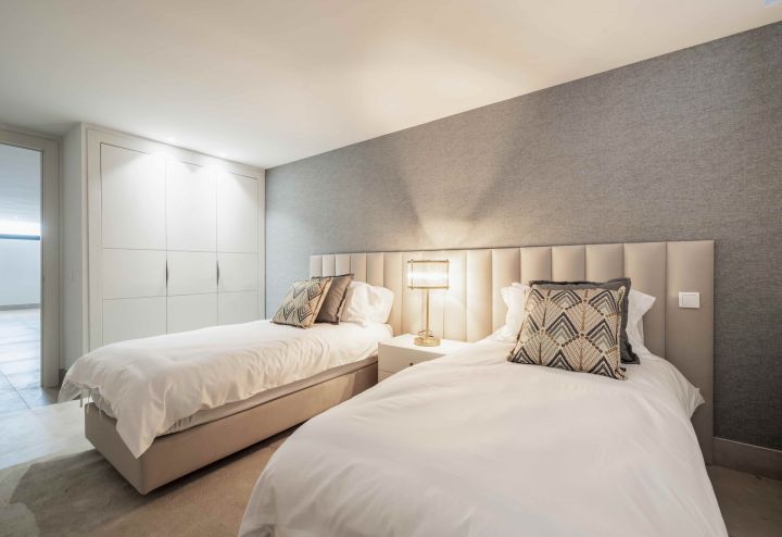 Exclusiva Villa de Lujo en El Campanario Golf – Oportunidad de Inversión Única - Villa exclusiva en urbanización privada en Estepona