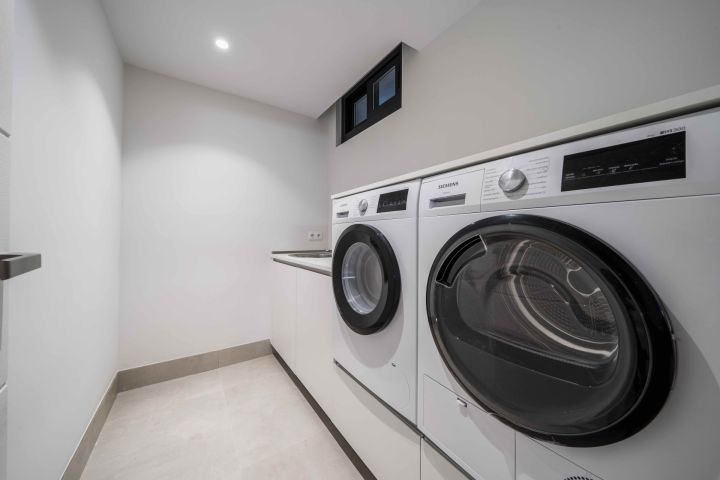 Exclusiva Villa de Lujo en El Campanario Golf – Oportunidad de Inversión Única - Villa exclusiva en urbanización privada en Estepona