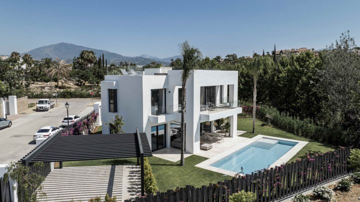 Exclusiva Villa de Lujo en El Campanario Golf – Oportunidad de Inversión Única - Villa exclusiva en urbanización privada en Estepona