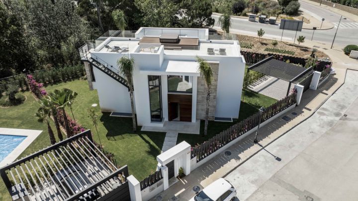 Exclusiva Villa de Lujo en El Campanario Golf – Oportunidad de Inversión Única - Villa exclusiva en urbanización privada en Estepona