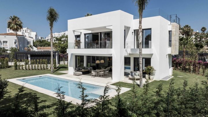 Exclusiva Villa de Lujo en El Campanario Golf – Oportunidad de Inversión Única - Villa exclusiva en urbanización privada en Estepona