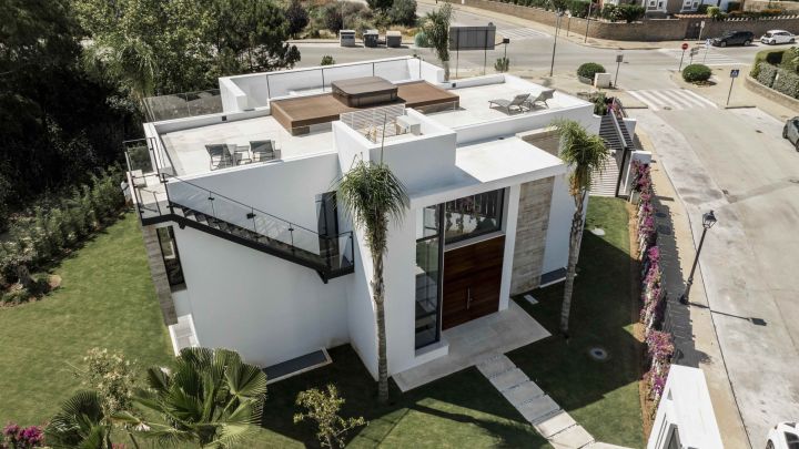 Exclusiva Villa de Lujo en El Campanario Golf – Oportunidad de Inversión Única - Villa exclusiva en urbanización privada en Estepona
