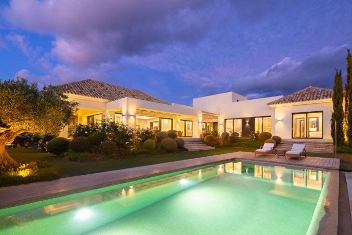 Casa Nevis - Propriété contemporaine avec vue sur le golf à Haza del Conde