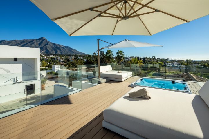 Villa Olivia - Luxurious Property with Panoramic Views