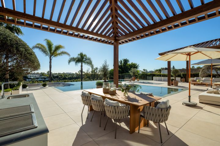 Villa Olivia - Luxurious Property with Panoramic Views