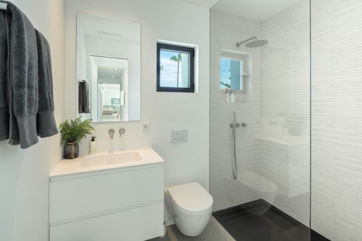 Beach House 1 - Villa en première ligne de golf à Estepona