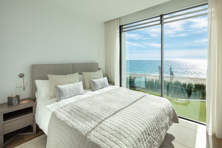 Beach House 1 - Villa en première ligne de golf à Estepona