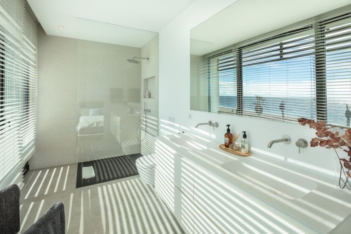 Beach House 1 - Villa en première ligne de golf à Estepona