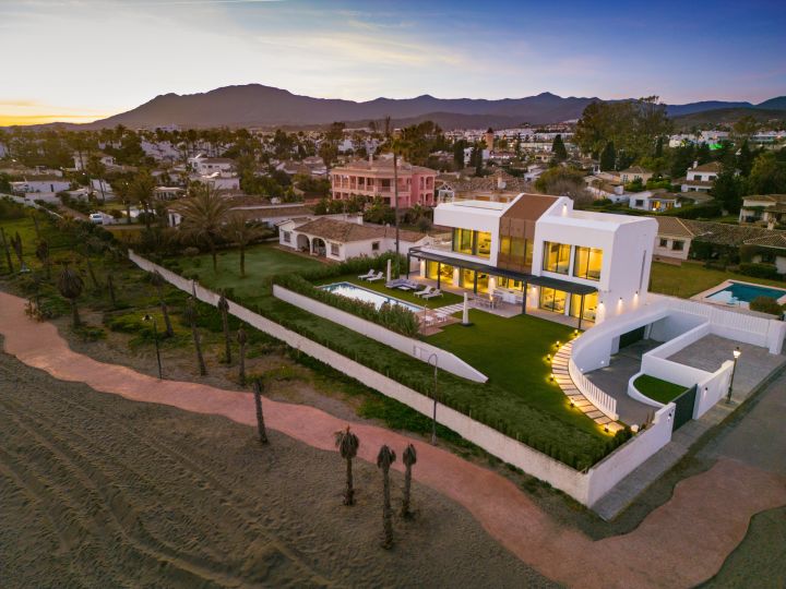 Beach House 1 - Villa en première ligne de golf à Estepona