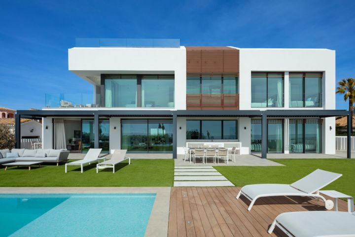Beach House 1 - Villa en première ligne de golf à Estepona