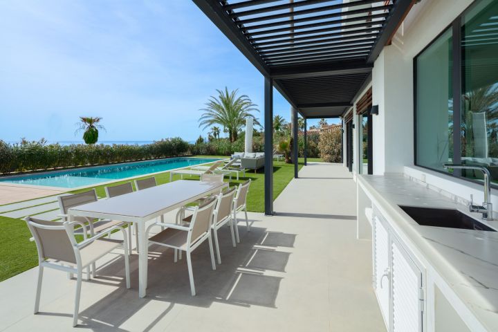 Beach House 1 - Villa en première ligne de golf à Estepona