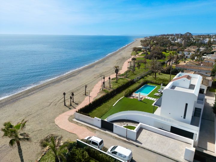 Beach House 1 - Villa en première ligne de golf à Estepona