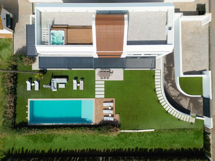 Beach House 1 - Villa en première ligne de golf à Estepona
