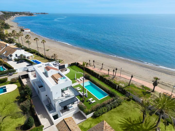 Beach House 1 - Villa en première ligne de golf à Estepona