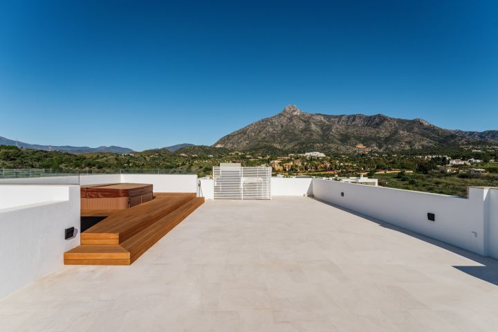 Villa avec 5 chambres et 6 salles de bain - Propriété luxueuse avec finitions haut de gamme à Lomas El Virrey