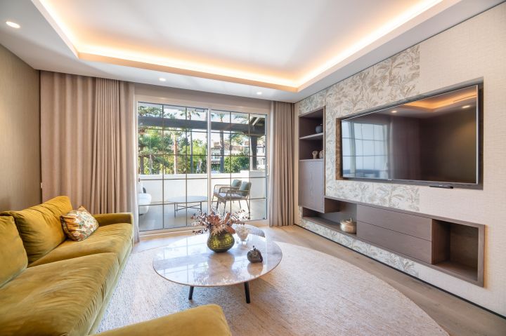 Amazonas 22 - Modern Luxury Property with Top-Tier Finishes in Puente Romano