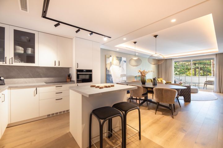 Amazonas 22 - Modern Luxury Property with Top-Tier Finishes in Puente Romano