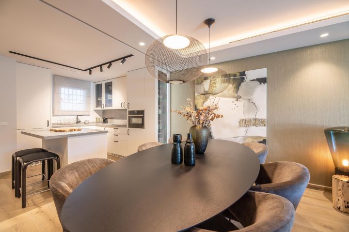 Amazonas 22 - Modern Luxury Property with Top-Tier Finishes in Puente Romano