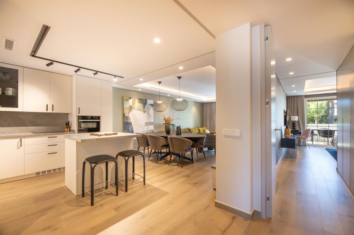 Amazonas 22 - Modern Luxury Property with Top-Tier Finishes in Puente Romano