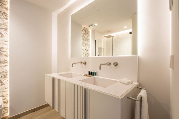 Amazonas 22 - Modern Luxury Property with Top-Tier Finishes in Puente Romano