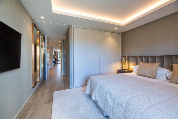 Amazonas 22 - Modern Luxury Property with Top-Tier Finishes in Puente Romano