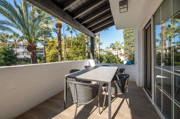 Amazonas 22 - Modern Luxury Property with Top-Tier Finishes in Puente Romano