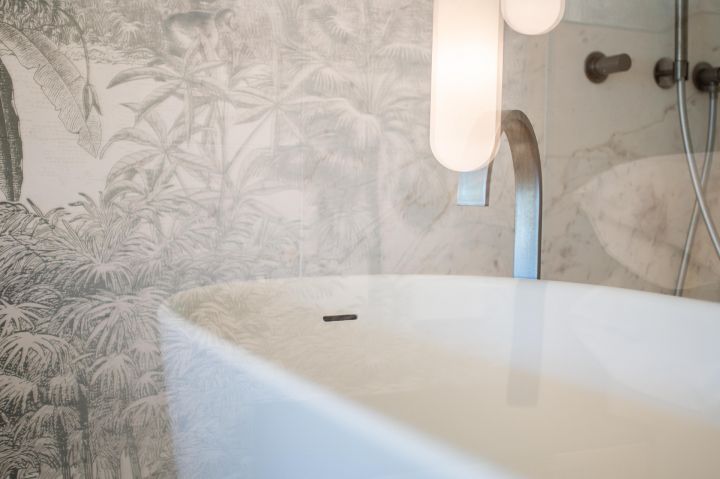 Amazonas 22 - Modern Luxury Property with Top-Tier Finishes in Puente Romano