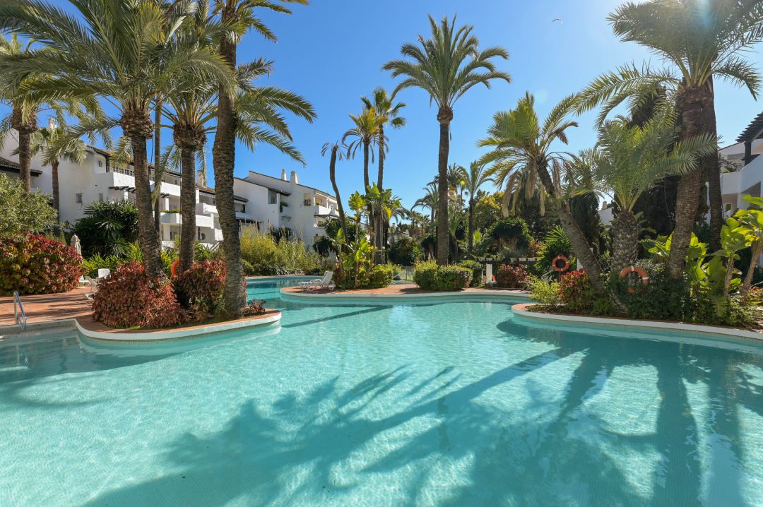 Amazonas 22 - Modern Luxury Property with Top-Tier Finishes in Puente Romano