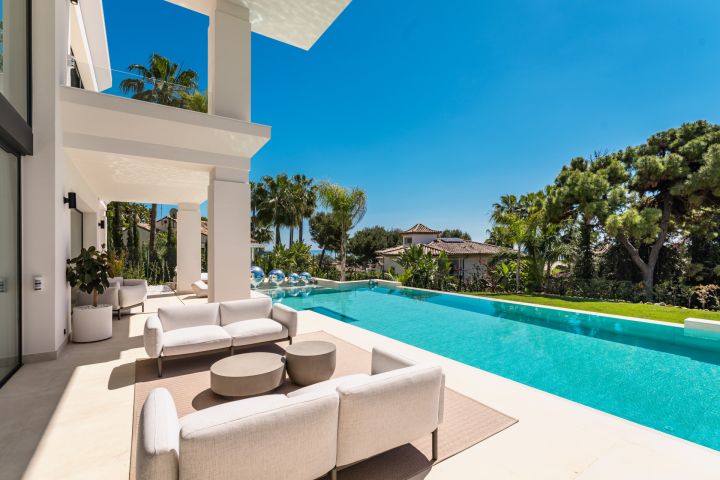 Villa Albinoni One - Exclusiva propiedad contemporánea con encanto andaluz