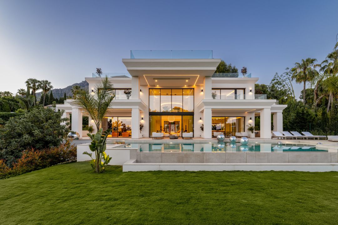 Villa Albinoni One - Exclusiva propiedad contemporánea con encanto andaluz