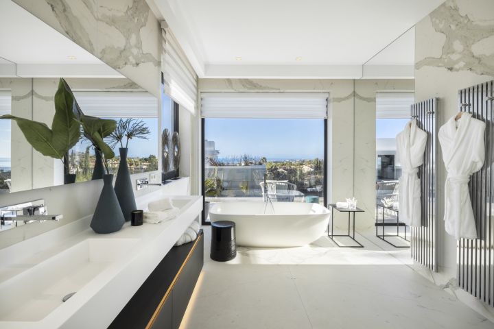 Villa Aqua - Impressive Exclusive Villa offering Golf Views in Nagüeles