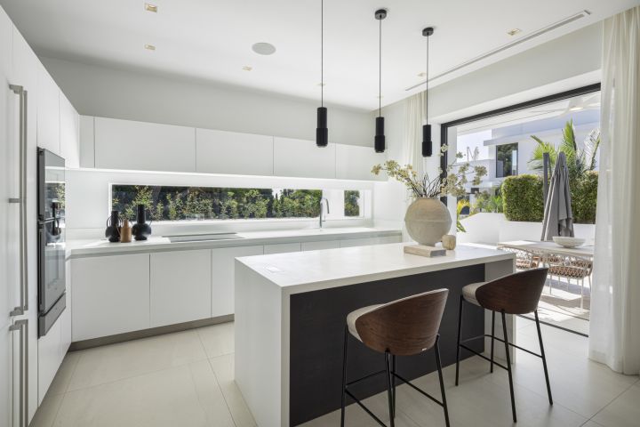 Villa Aqua - Impressive Exclusive Villa offering Golf Views in Nagüeles