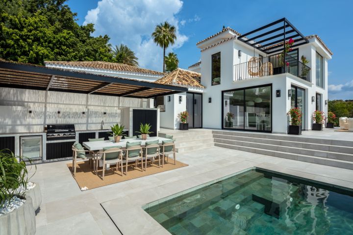Hill Club 38 - Maison moderne sur mesure avec vue imprenable sur la mer