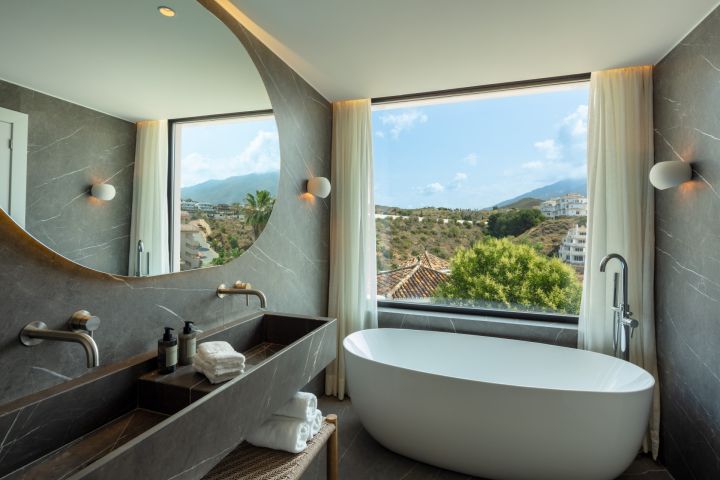 Hill Club 38 - Maison moderne sur mesure avec vue imprenable sur la mer